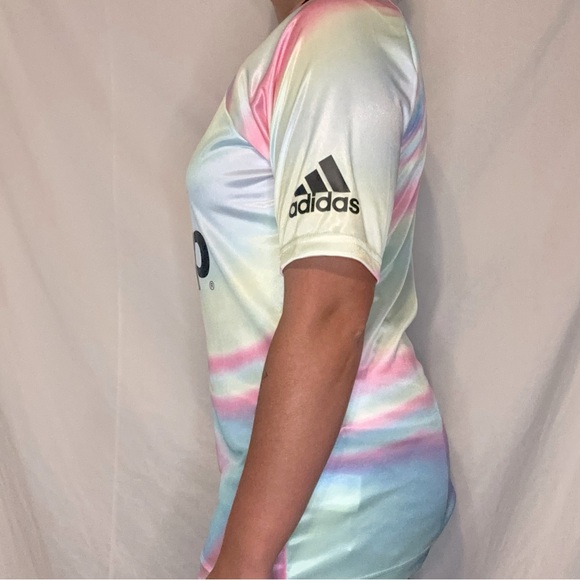 Extremely rare Adidas Juventus EA
Sports Soccer Football Jersey Limited
Edition - Picture 5 of 6